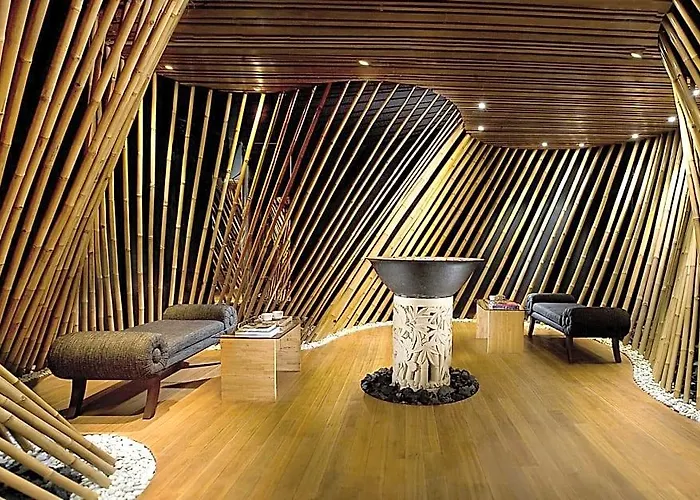 Kupu Kupu Club & ホテル 4*